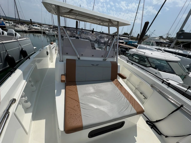 Yacht charter Brest cheap Flyer 9 SPACEdeck