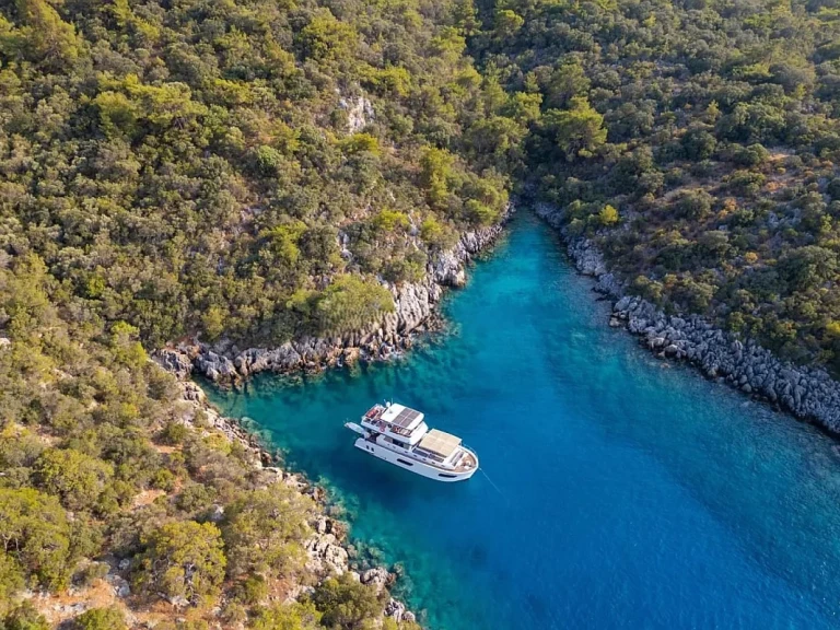 Bareboat Rental Motorboat Custom Made with a boat licence