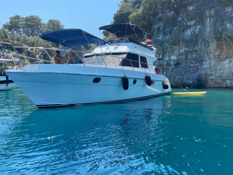 Motorboat for rent Göcek at the best price