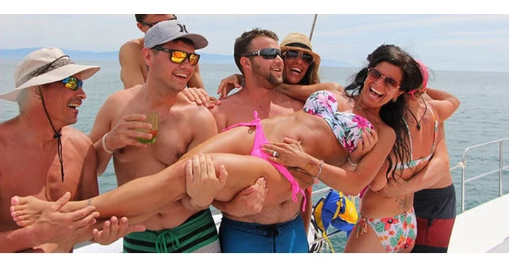 Yacht charter Cruz de Huanacaxtle cheap custom