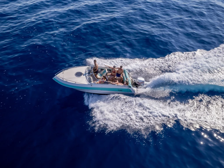 Motorboat rental in France - Four Winns Sundowner 195