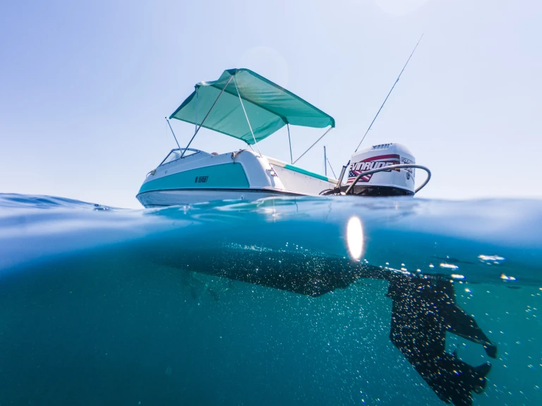 Motorboat rental with or without captain Four Winns France