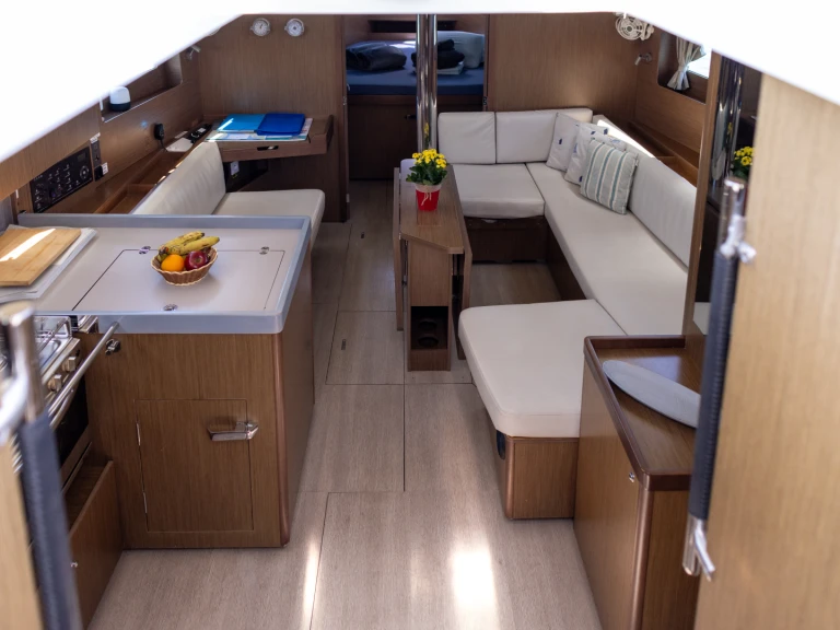 Bénéteau Oceanis 41.1 Performance charter bareboat or captained in  Port de Pollença