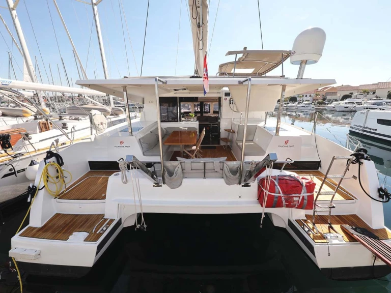 Catamaran rental in Trogir - Fountaine Pajot Lucia 40