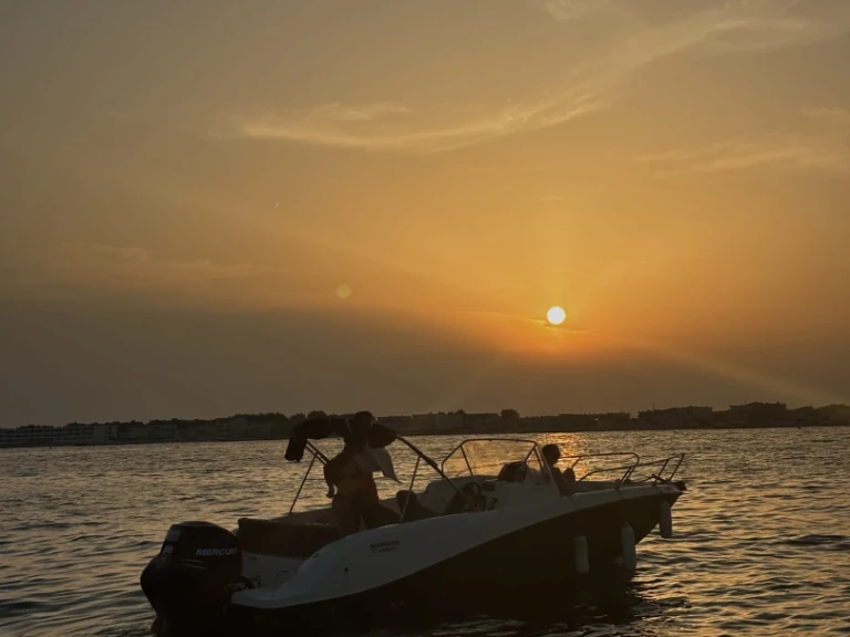 Quicksilver Activ 675 Sundeck charter bareboat or captained in  Carnon-Plage
