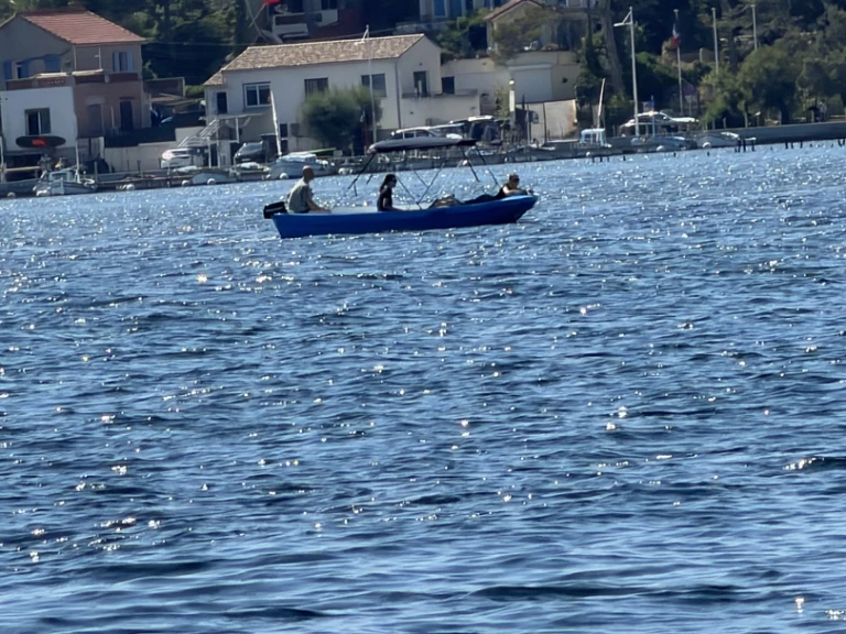 Bareboat Rental Motorboat Yac fun  with a boat licence