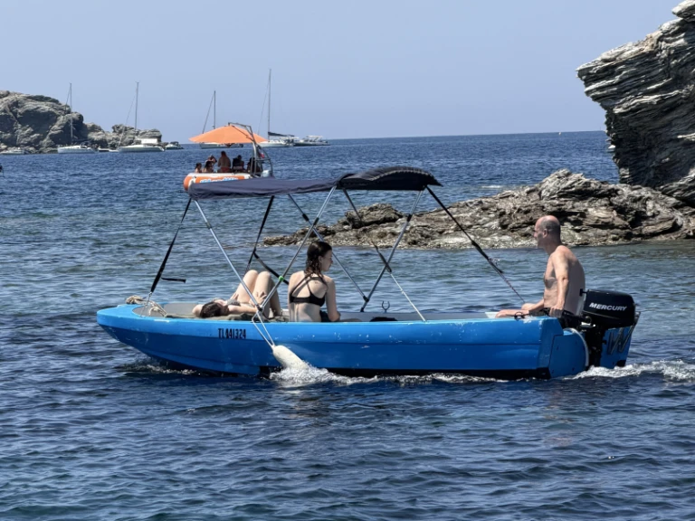 Yac fun  Yac fun 450 charter bareboat or captained in  Six-Fours-les-Plages