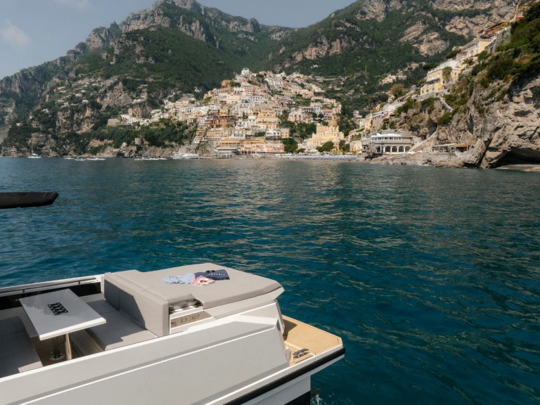 Motorboat for rent Naples at the best price