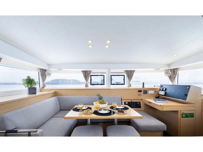 Catamaran rental in Alimos - Lagoon Lagoon 400 S2
