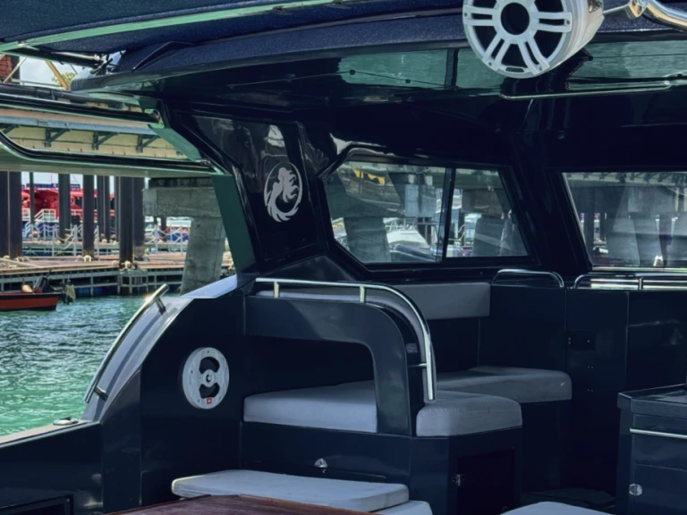 Motorboat for rent Ao Chalong at the best price