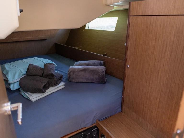 Rent a Bénéteau Oceanis 41.1 Performance Port de Pollença