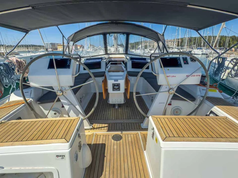Boat rental Hanse Hanse 455 in Pula on Samboat