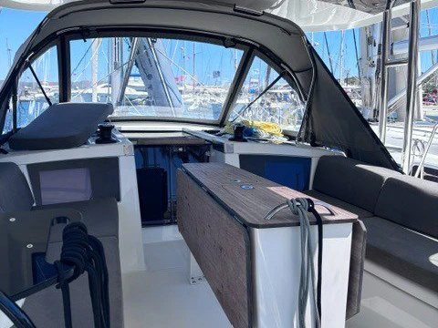 Sailboat rental in Lávrio - Dufour Dufour 41
