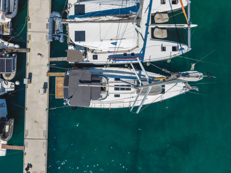 Yacht charter Lygia cheap Cruiser 45