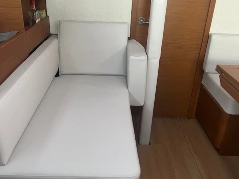 Boat rental Jeanneau Sun Odyssey 410 in Marseille on Samboat