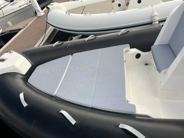 Zodiac Medline 6.8 charter bareboat or captained in  La Trinité-sur-Mer