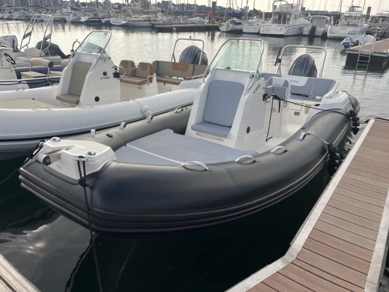 Yacht charter La Trinité-sur-Mer cheap Medline 6.8