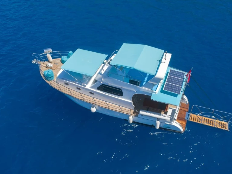 Motorboat for rent Göcek at the best price