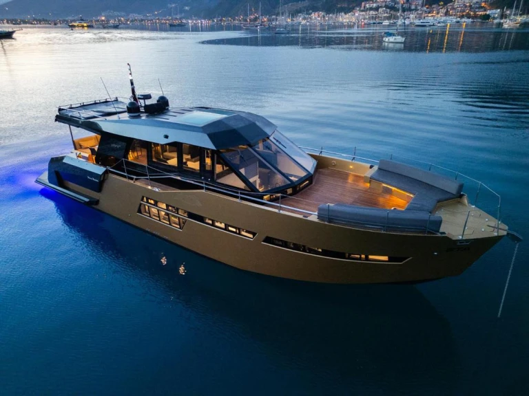 Bareboat Rental Motorboat Custom Made with a boat licence