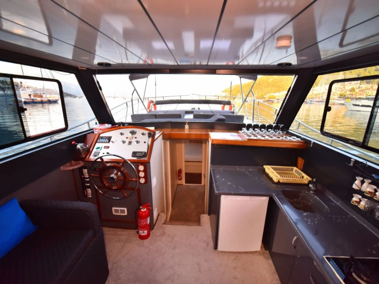 Motorboat for rent Göcek at the best price