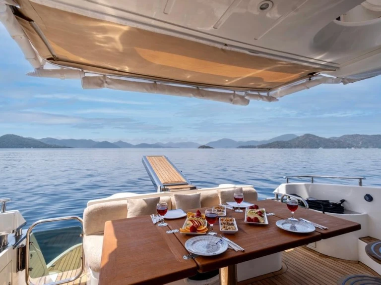 Motorboat for rent Göcek at the best price