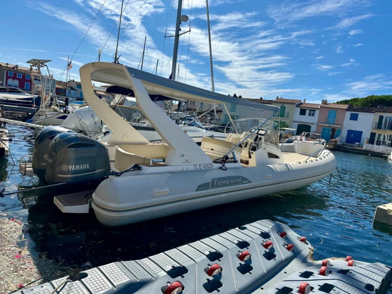Bareboat Rental RIB Capelli with a boat licence