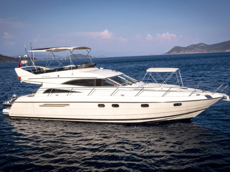 Motorboat for rent Göcek at the best price