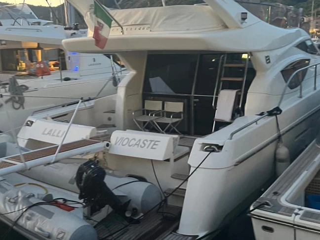 Motorboat for rent Polignano a Mare at the best price