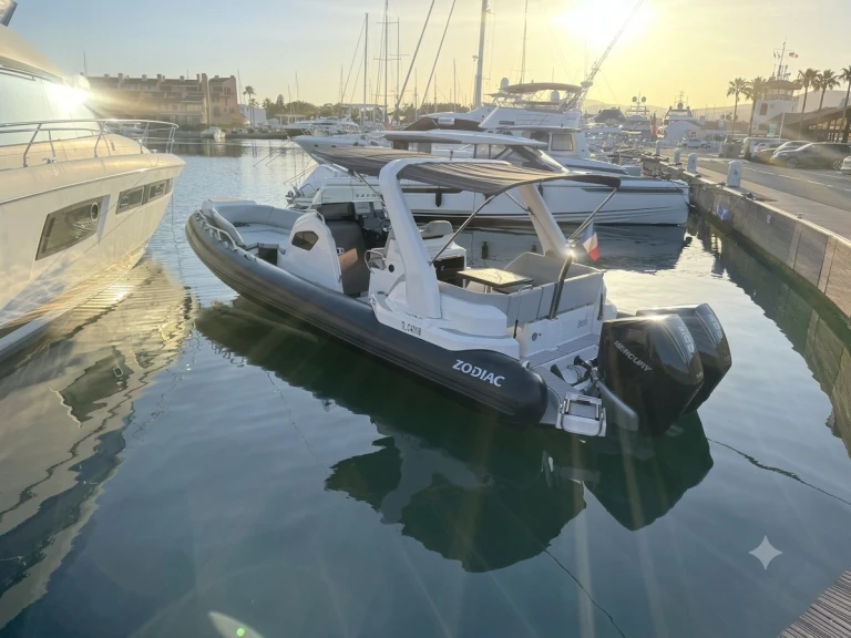Zodiac Medline 9 in Port Cogolin on SamBoat