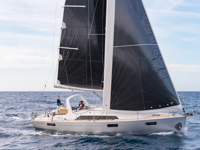 Boat rental Bénéteau Oceanis 41.1 in Port Vauban on Samboat