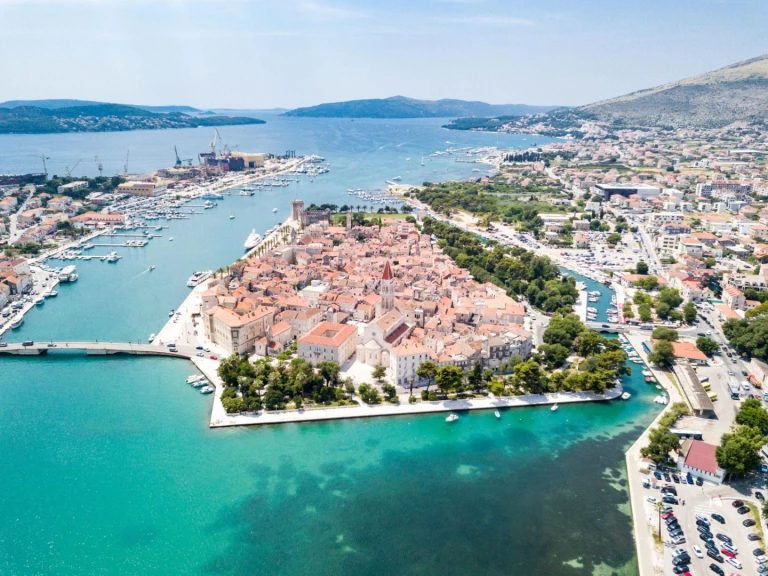 Motorboat rental in Split - Jeanneau Cap Camarat 7.5 CC Style