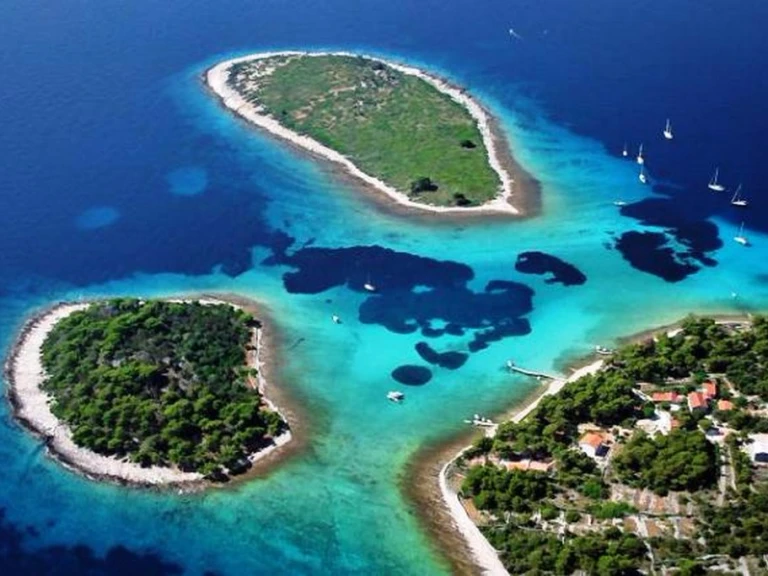 Boat rental Jeanneau Cap Camarat 7.5 CC Style in Split on Samboat