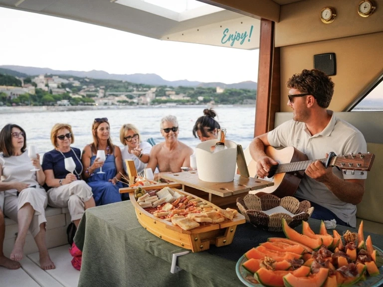 Mochi Craft Mochi 40 in Italy on SamBoat