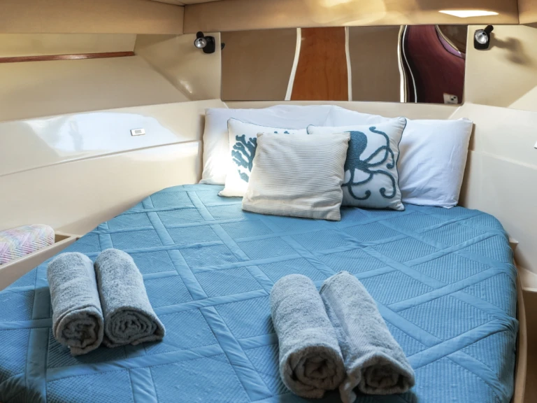 Motorboat for rent Italy at the best price