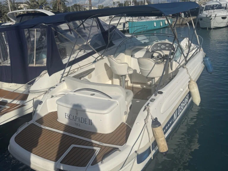Bareboat Rental Motorboat Rio with a boat licence