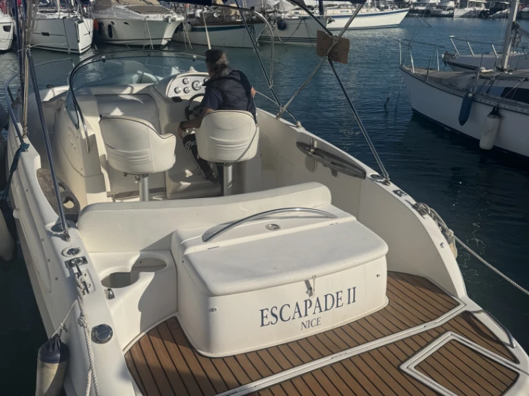Motorboat for rent Saint-Laurent-du-Var at the best price