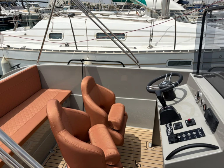 Giant 600 SPORT charter bareboat or captained in  Port of Alicante