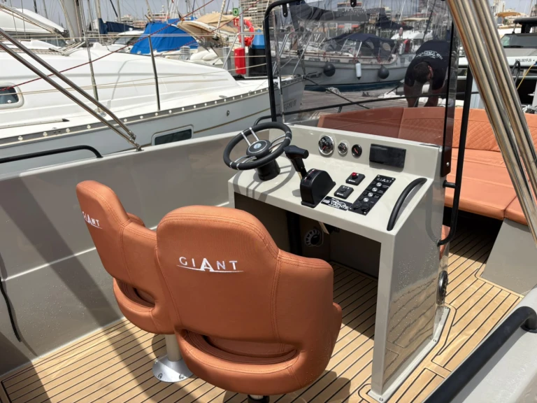 Yacht charter Port of Alicante cheap 600 SPORT