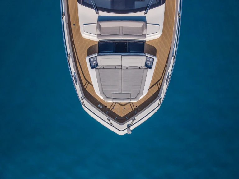 Boat rental Gaelon 560 fly in Saint-Raphaël on Samboat
