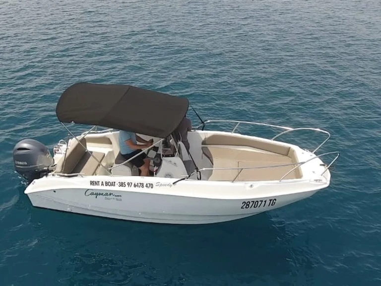 Yacht charter Trogir cheap Cayman 585
