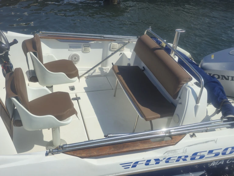 Boat rental Bénéteau Flyer 650 Open in Ayguade-Ceinturon on Samboat