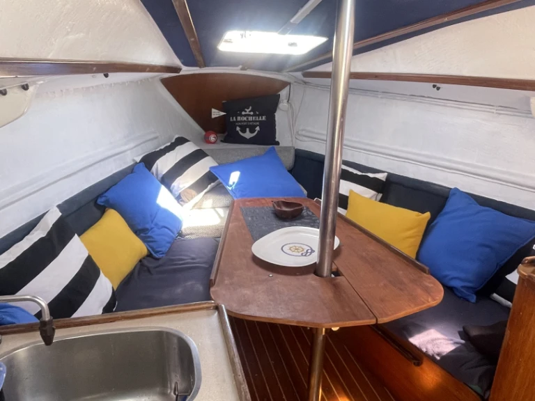 Sailboat for rent La Rochelle at the best price