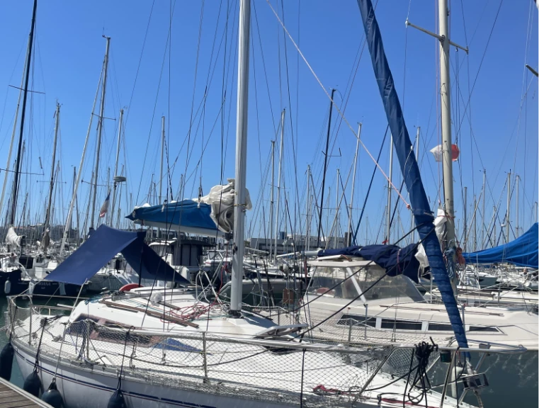 Rent a Jeanneau Eolia La Rochelle