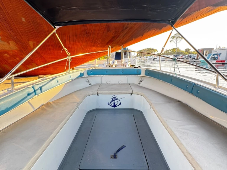 Rent a Nautique Correct Craft Ski Nautique 196 Trogir