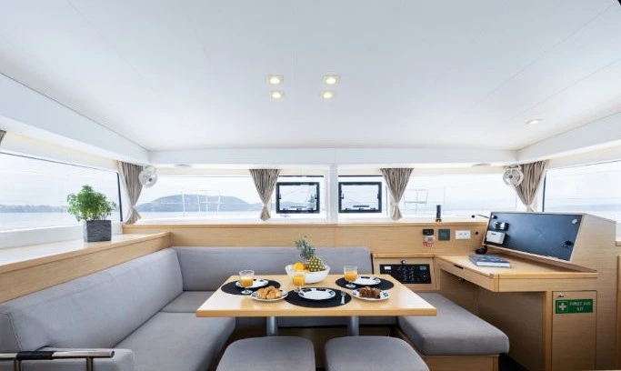 Catamaran rental in Alimos - Lagoon Lagoon 400 S2