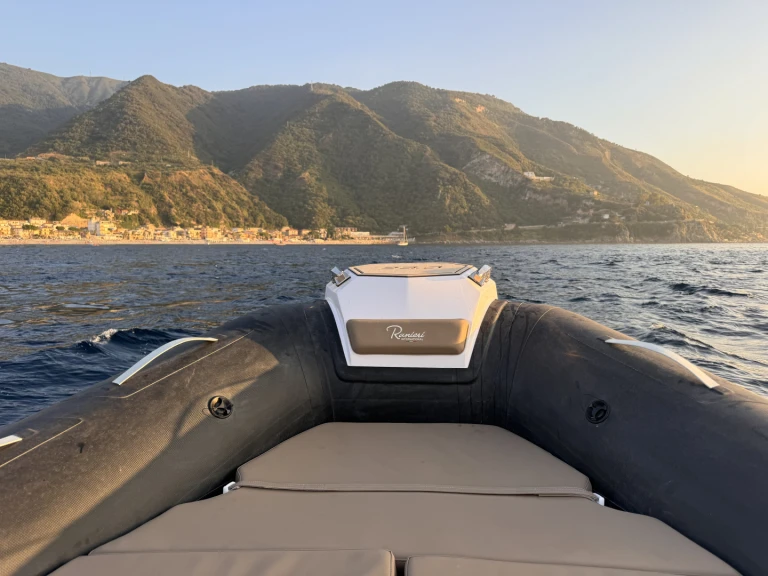 Motorboat rental in Reggio Calabria - Ranieri Ranieri Cayman 28.0 Executive