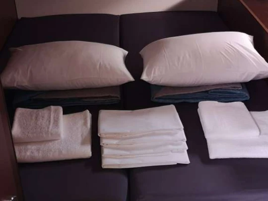 Yacht charter Lávrio cheap Oceanis 51.1