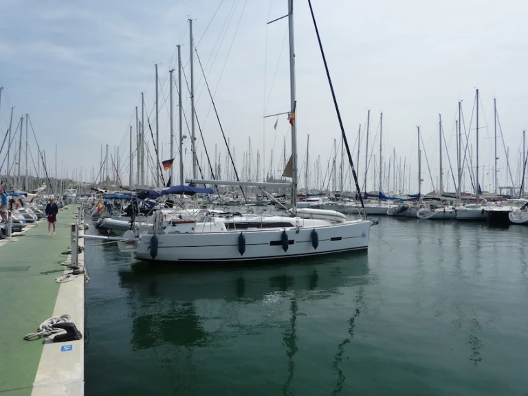 Bareboat Rental Sailboat Dufour with a boat licence