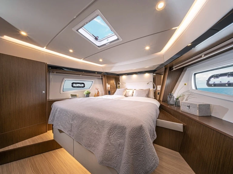 Bareboat Rental Motorboat Bavaria with a boat licence