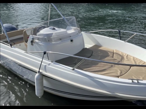 Rent a Jeanneau Cap Camarat 5.5 CC Style Fréjus